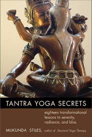 Tantra Yoga Hemligheter: Eighteen Transformativa Lektioner till Inre Frid och Ljus